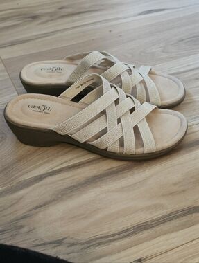 East 5th Gold Strapy Sandals NWT Memory Foam Footbed Womena Size 7.5